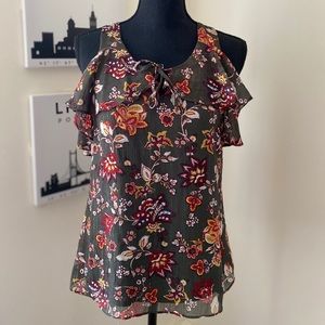 Olive green w/ rich floral designs top [Small]